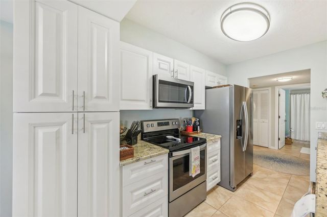 5647 SHEFFIELD GREENE CIRCLE 29, Sarasota, FL 34235