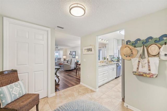 5647 SHEFFIELD GREENE CIRCLE 29, Sarasota, FL 34235