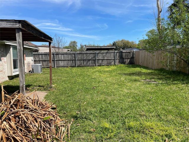 16619 La Gloria Drive, Houston, TX 77083