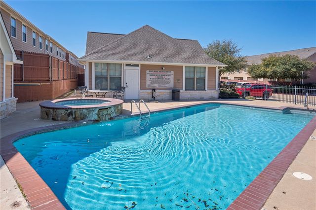 1000 Spring Loop 2003, College Station, TX 77840