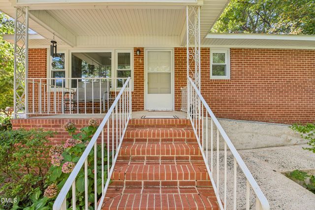 920 Apple Lane, Hillsborough, NC 27278