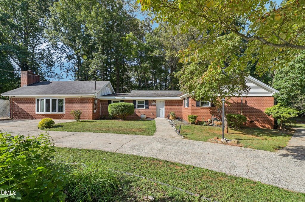 920 Apple Lane, Hillsborough, NC 27278