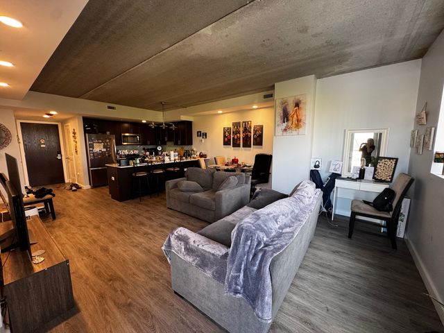 1323 W Morse Avenue 609, Chicago, IL 60626