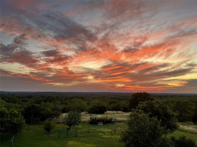 120 Oak Meadow TRL, Spicewood, TX 78669