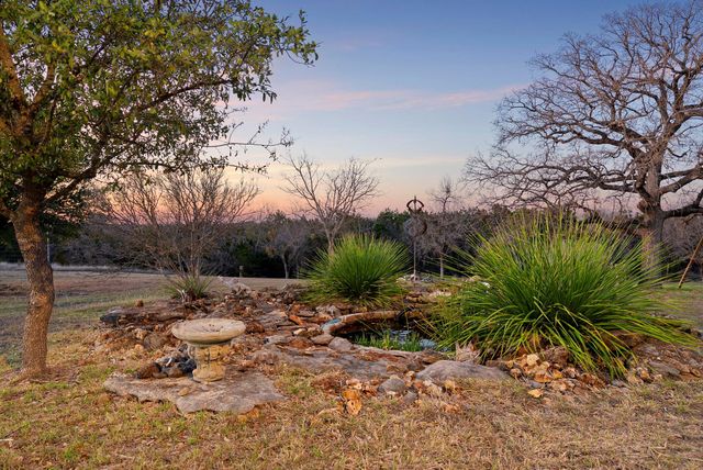 120 Oak Meadow TRL, Spicewood, TX 78669