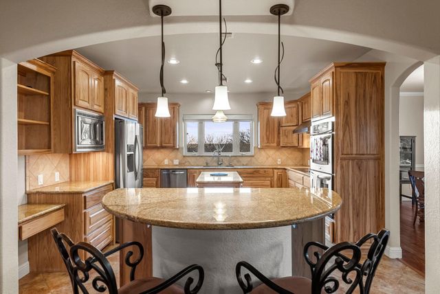 120 Oak Meadow TRL, Spicewood, TX 78669