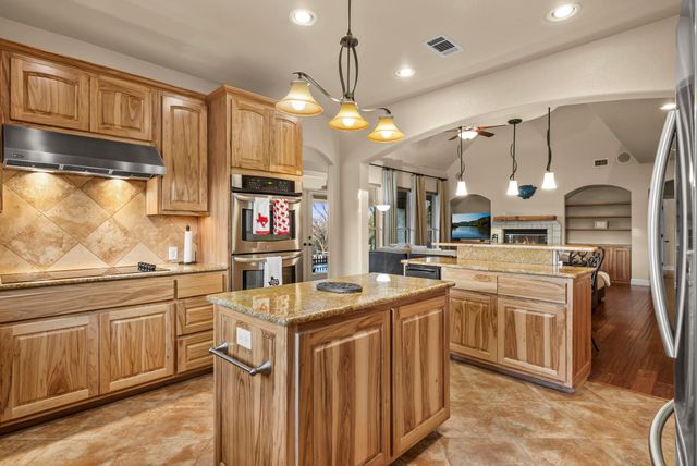 120 Oak Meadow TRL, Spicewood, TX 78669