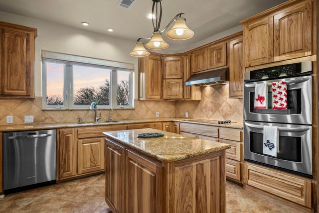 120 Oak Meadow TRL, Spicewood, TX 78669