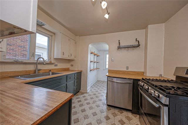 121 W Stanton Ct, Stanton Heights, PA 15201