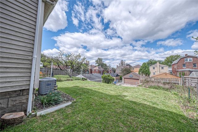 121 W Stanton Ct, Stanton Heights, PA 15201