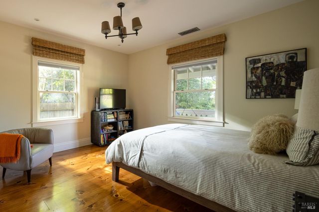 905 Charter Oak Ave, St. Helena, CA 94574