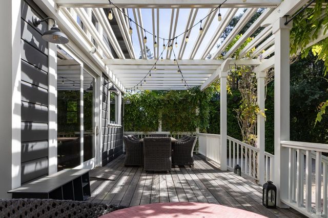 905 Charter Oak Ave, St. Helena, CA 94574