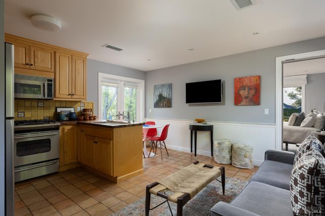 905 Charter Oak Ave, St. Helena, CA 94574