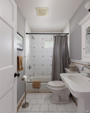 905 Charter Oak Ave, St. Helena, CA 94574