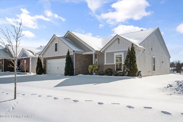 6412 Oak Village Dr, Louisville, KY 40228