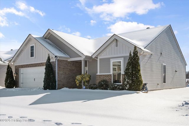 6412 Oak Village Dr, Louisville, KY 40228