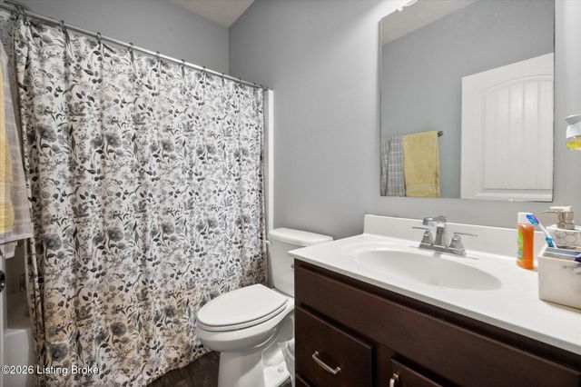 6412 Oak Village Dr, Louisville, KY 40228