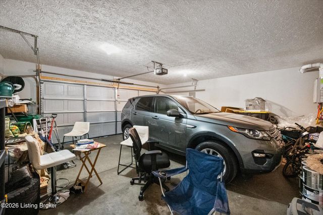 6412 Oak Village Dr, Louisville, KY 40228