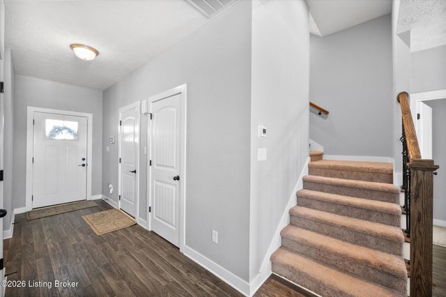 6412 Oak Village Dr, Louisville, KY 40228