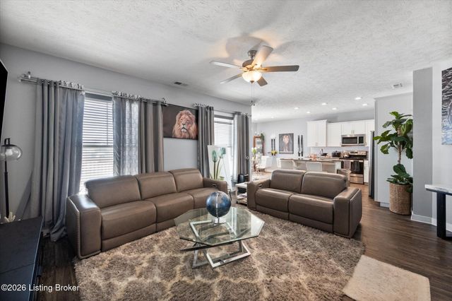 6412 Oak Village Dr, Louisville, KY 40228