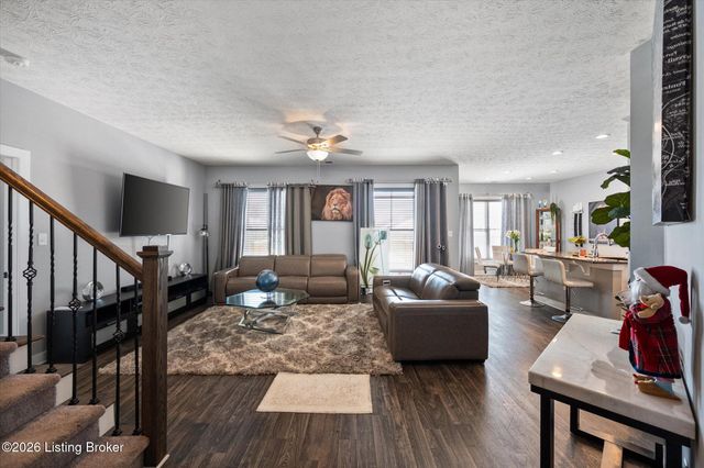 6412 Oak Village Dr, Louisville, KY 40228