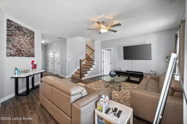 6412 Oak Village Dr, Louisville, KY 40228