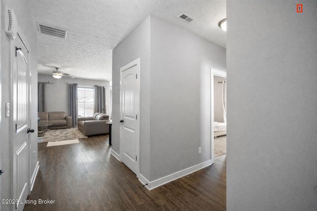 6412 Oak Village Dr, Louisville, KY 40228