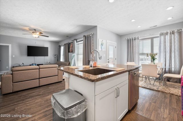 6412 Oak Village Dr, Louisville, KY 40228