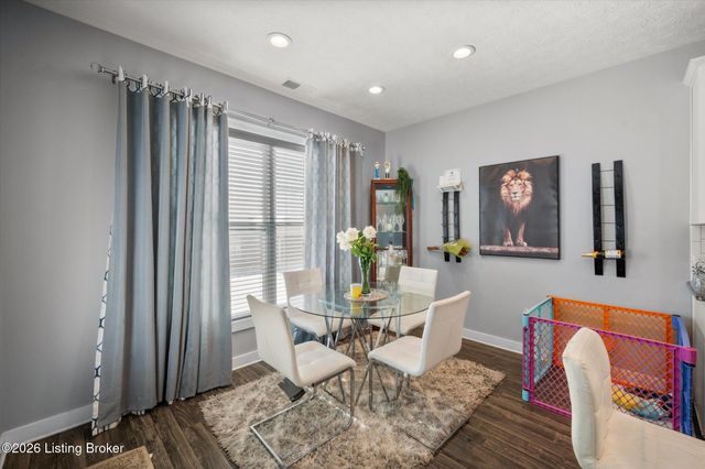 6412 Oak Village Dr, Louisville, KY 40228