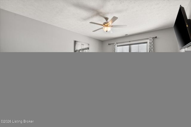 6412 Oak Village Dr, Louisville, KY 40228