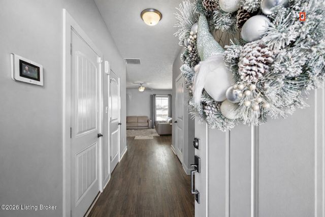 6412 Oak Village Dr, Louisville, KY 40228