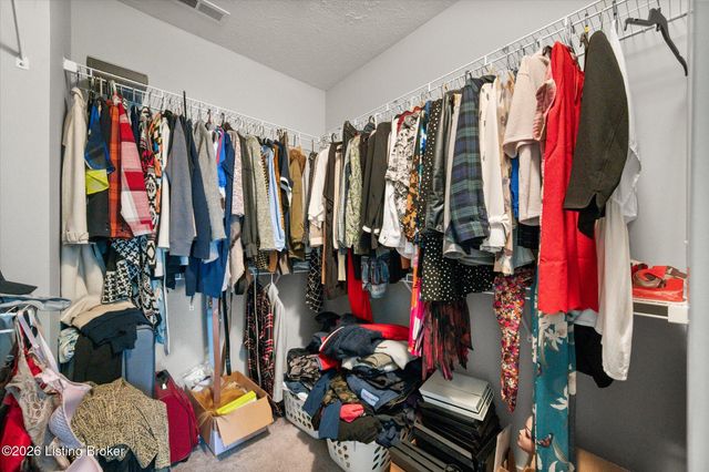 6412 Oak Village Dr, Louisville, KY 40228