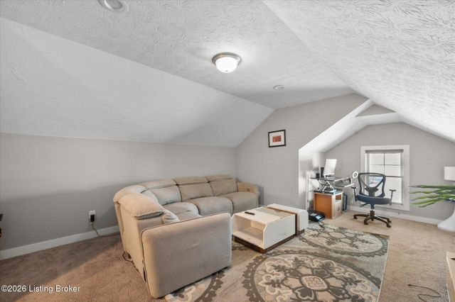 6412 Oak Village Dr, Louisville, KY 40228