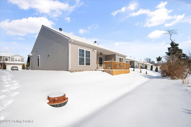 6412 Oak Village Dr, Louisville, KY 40228