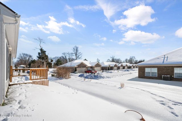 6412 Oak Village Dr, Louisville, KY 40228