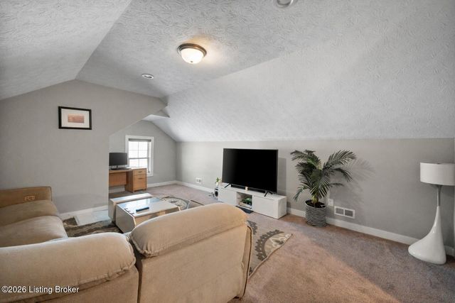 6412 Oak Village Dr, Louisville, KY 40228