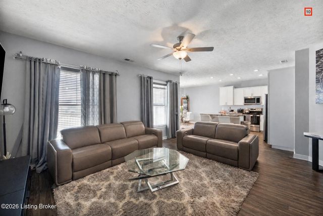 6412 Oak Village Dr, Louisville, KY 40228