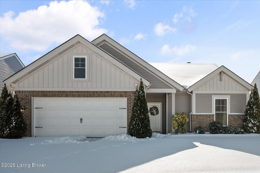 6412 Oak Village Dr, Louisville, KY 40228