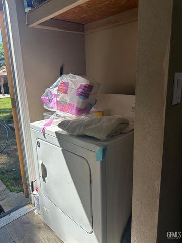 1111 Woodrow Avenue, Bakersfield, CA 93308