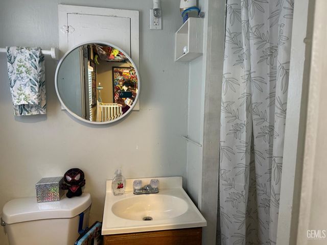 1111 Woodrow Avenue, Bakersfield, CA 93308