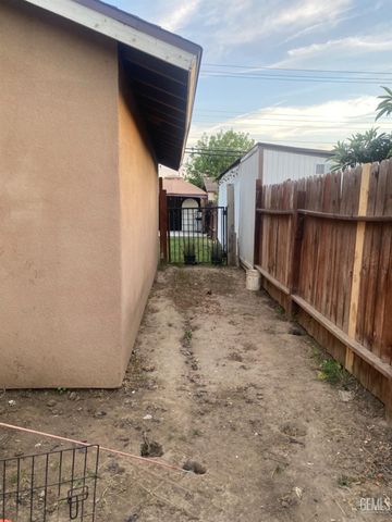 1111 Woodrow Avenue, Bakersfield, CA 93308