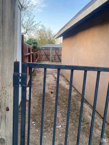 1111 Woodrow Avenue, Bakersfield, CA 93308