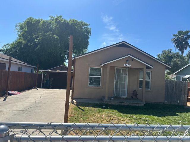 1111 Woodrow Avenue, Bakersfield, CA 93308