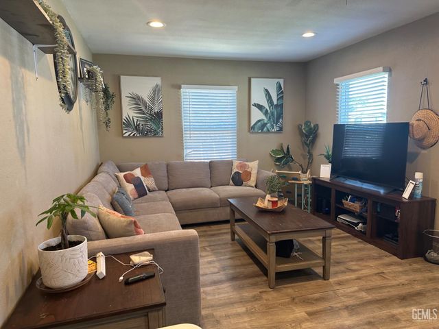 1111 Woodrow Avenue, Bakersfield, CA 93308