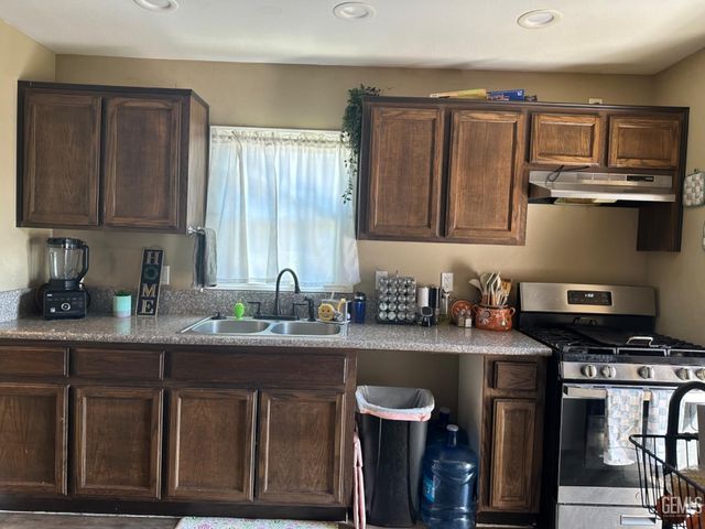 1111 Woodrow Avenue, Bakersfield, CA 93308