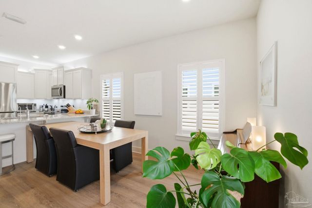 1558 Iroquois Ct, Pensacola, FL 32534