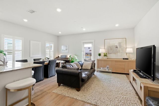 1558 Iroquois Ct, Pensacola, FL 32534