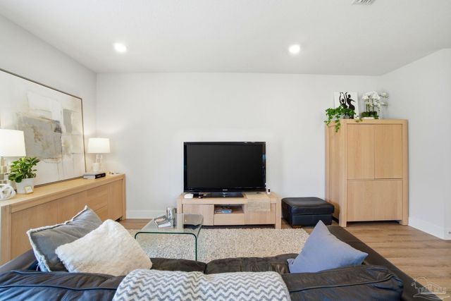 1558 Iroquois Ct, Pensacola, FL 32534