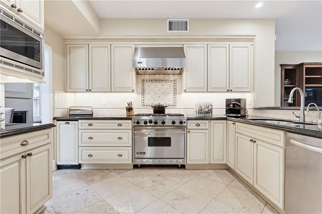 23194 Park Blanco, Calabasas, CA 91302