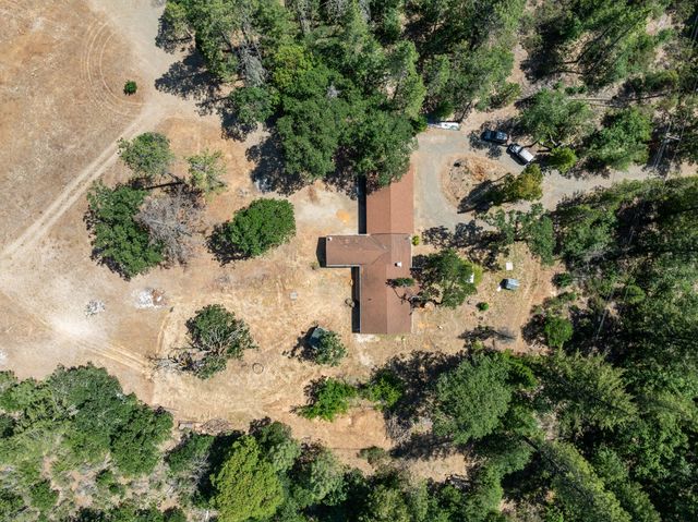 6615 Rockydale Road, Cave Junction, OR 97523